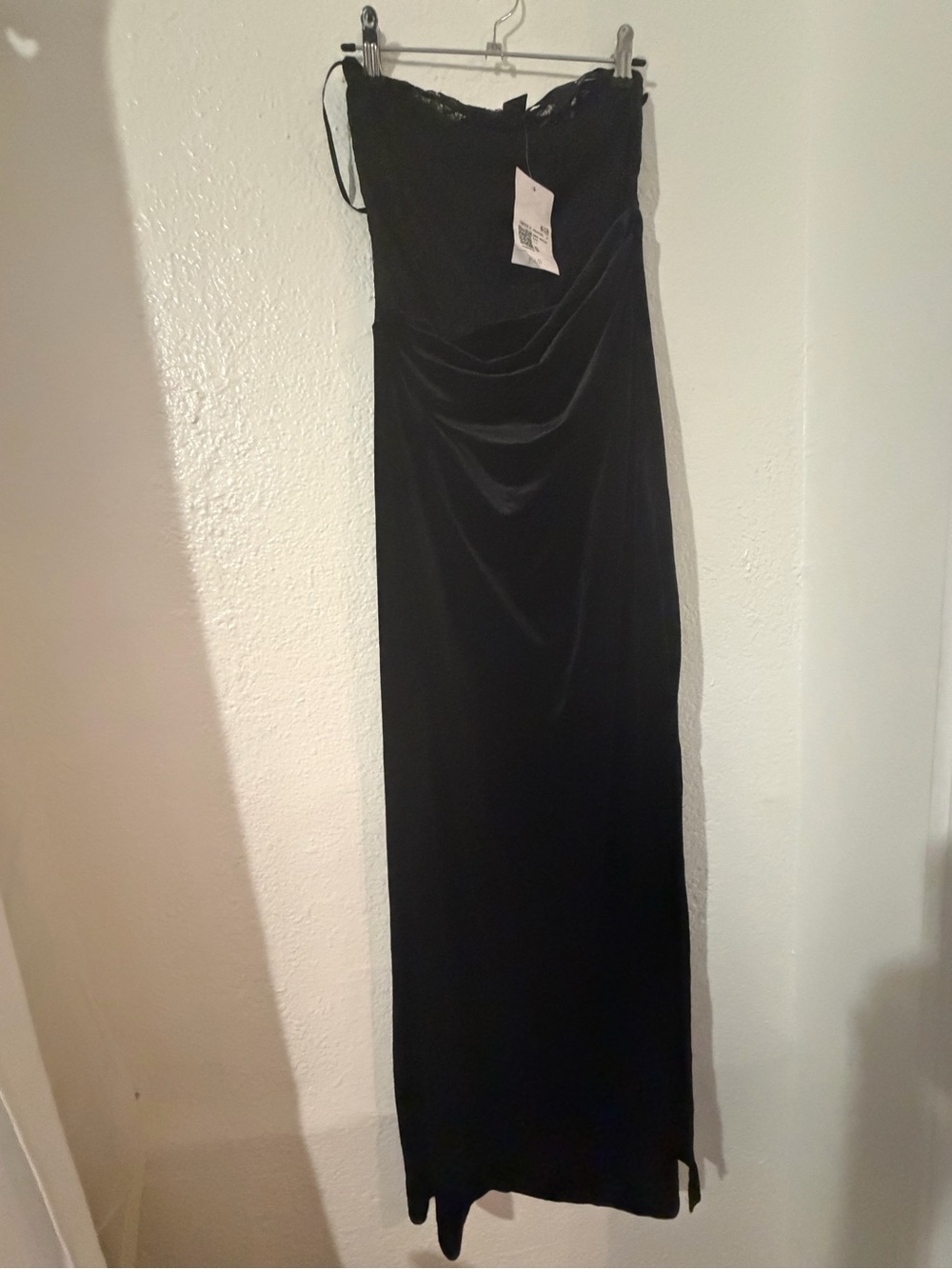 Elegant Black Strapless Evening Dress